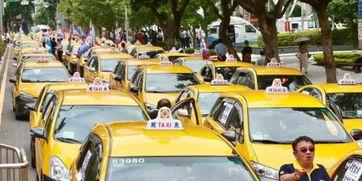 天津爆料出租车上街视频,天津出租车街头冲突视频引发热议  第2张